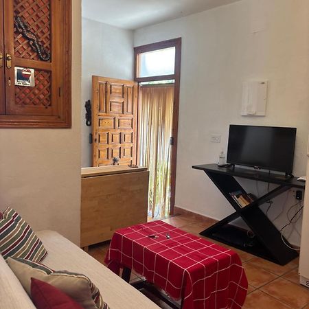 Casita Paloma Apartment ปัมปาเนย์รา ภายนอก รูปภาพ